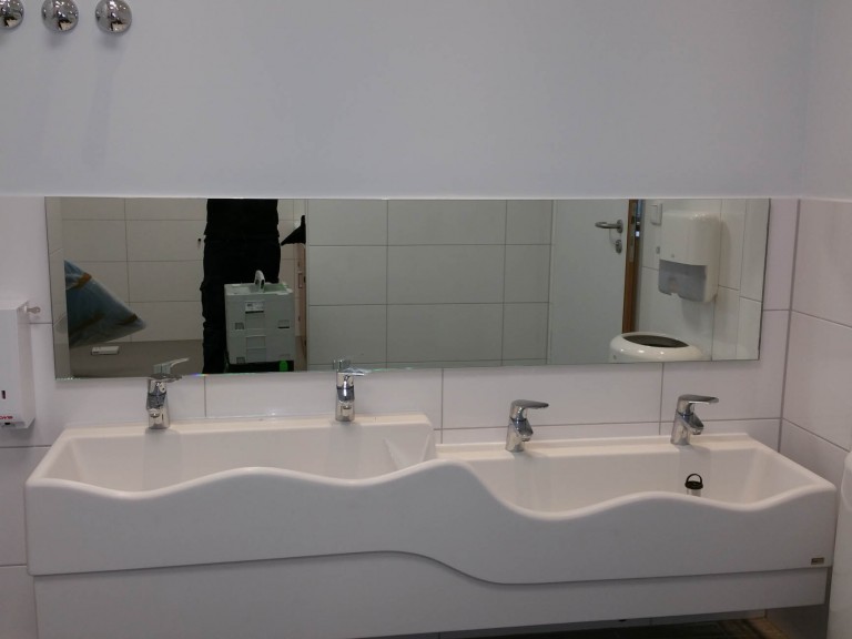 Spiegel nach Maß für Bäder: Egal ob rund, oval, eckig ... Spiegel nach Maß für Bäder: Egal ob rund, oval, eckig ...