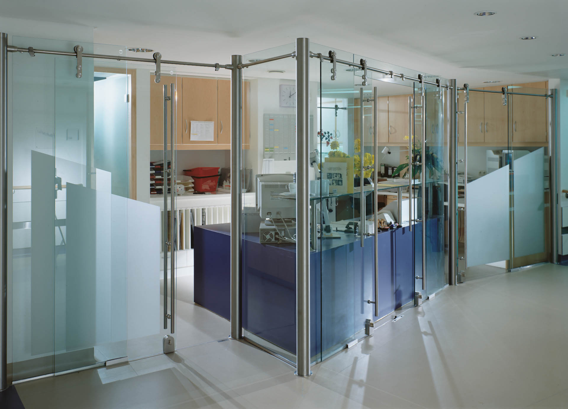 Raumteiler und bewegliche Trennwände separieren Ihre Räumlichkeiten und ...